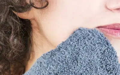 Por qué salen y cómo eliminar los pelos en la barbilla de la mujer